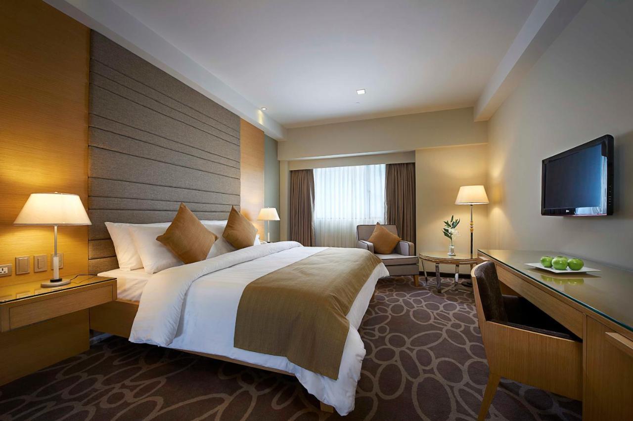 Berjaya Makati Hotel Makati City Esterno foto