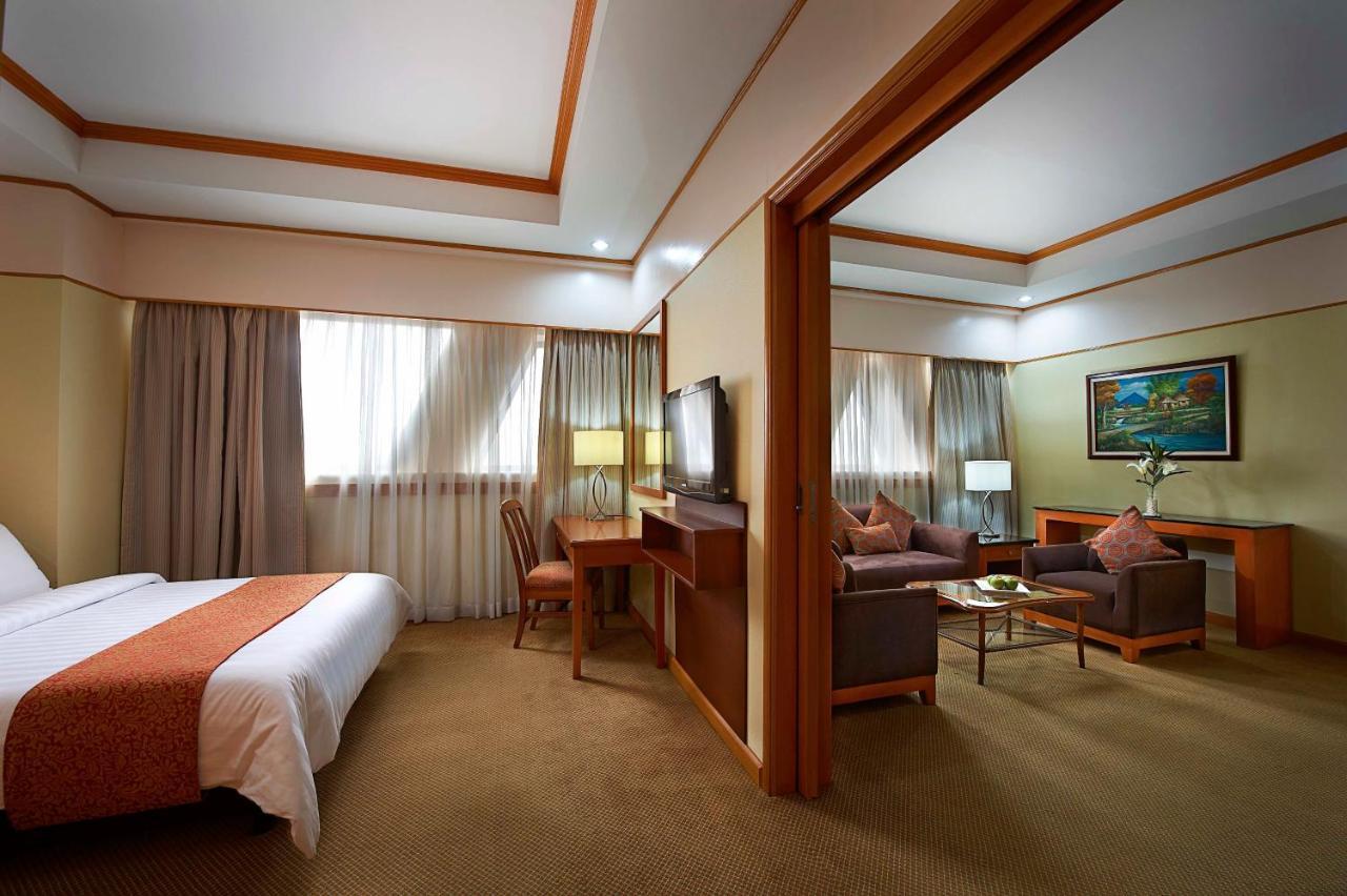 Berjaya Makati Hotel Makati City Esterno foto