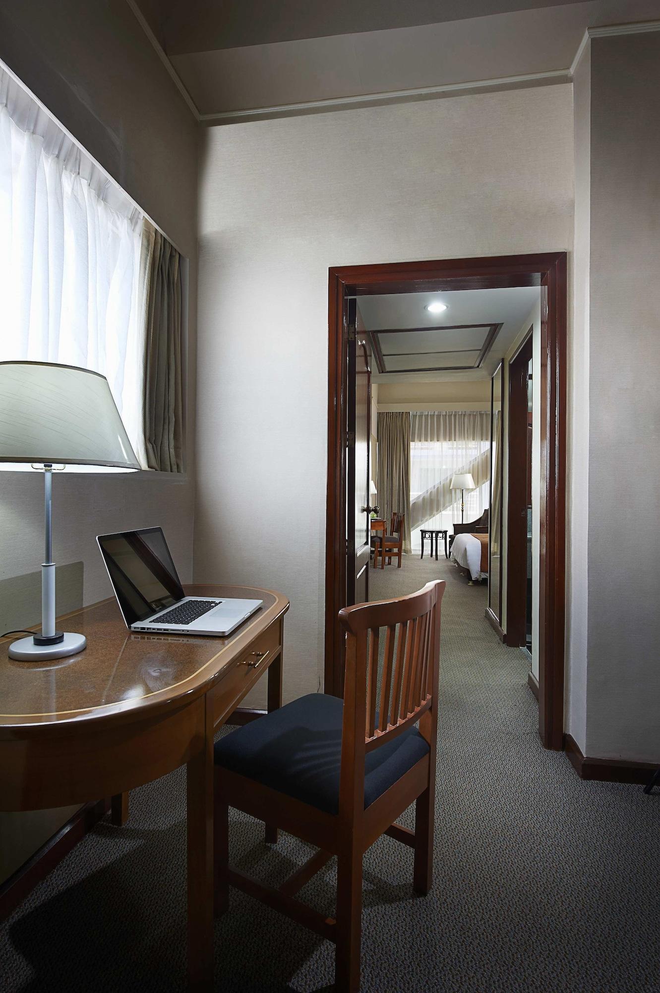 Berjaya Makati Hotel Makati City Esterno foto