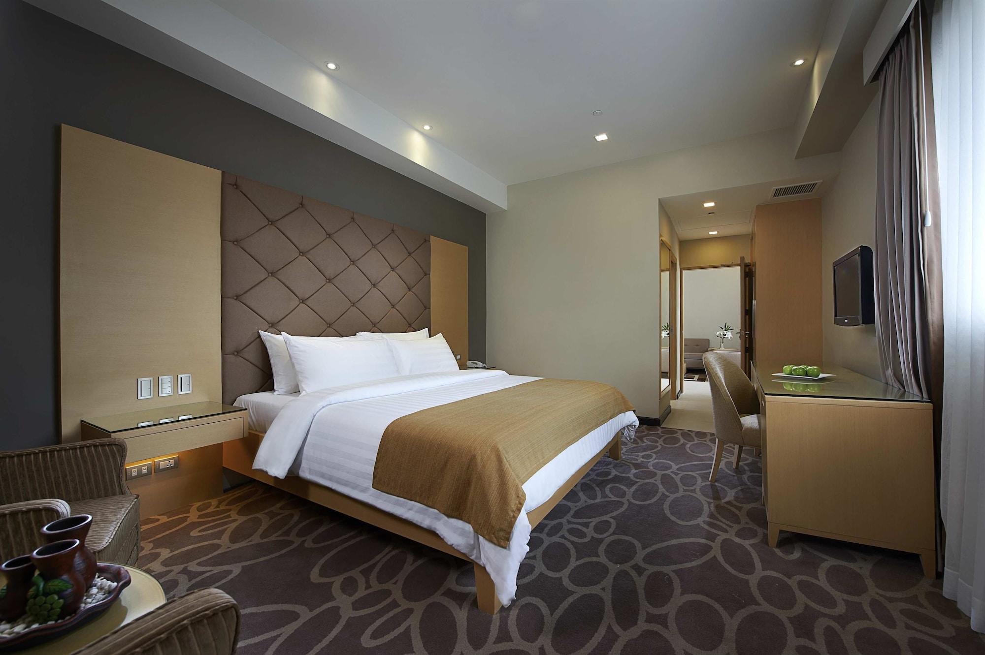 Berjaya Makati Hotel Makati City Esterno foto