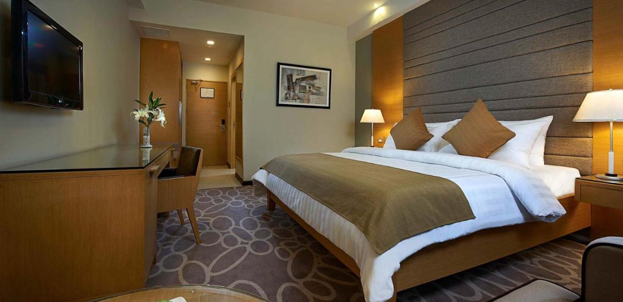 Berjaya Makati Hotel Makati City Esterno foto