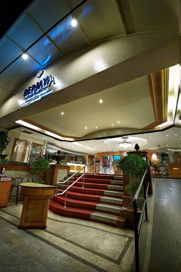 Berjaya Makati Hotel Makati City Esterno foto