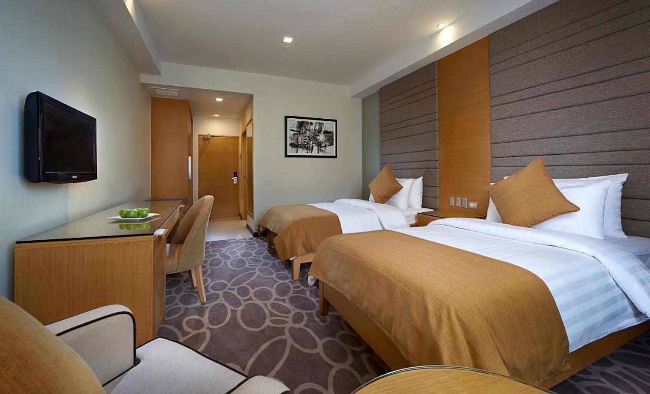 Berjaya Makati Hotel Makati City Esterno foto