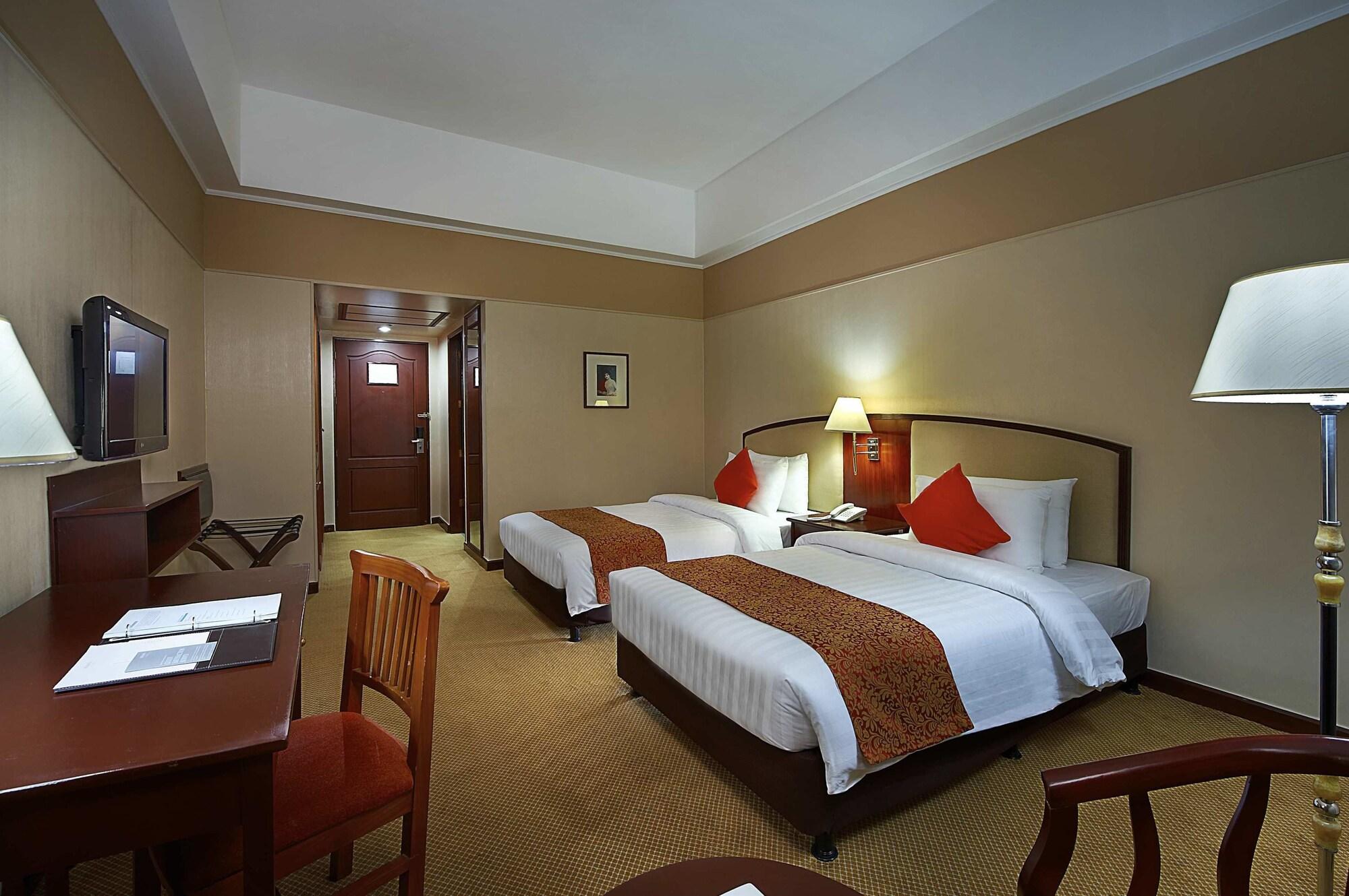 Berjaya Makati Hotel Makati City Esterno foto