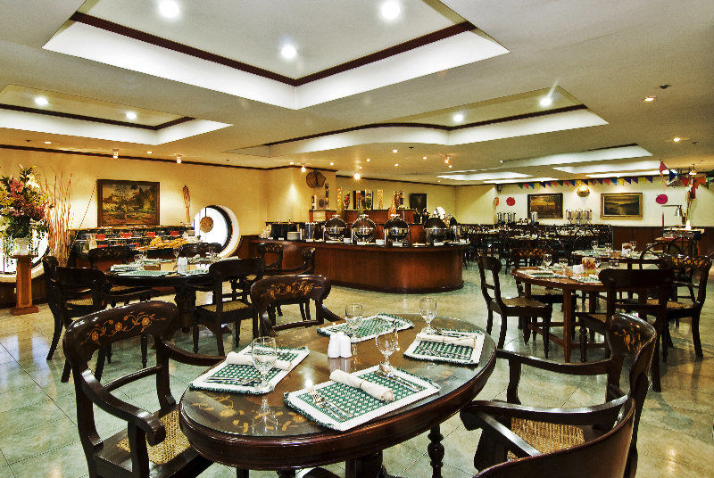 Berjaya Makati Hotel Makati City Esterno foto